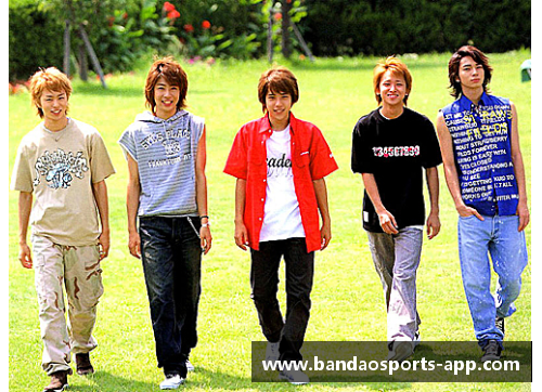 金玟哉：从球场英雄到人气偶像